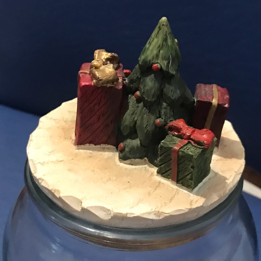 Glass jar with Christmas tree/gifts lid - Picture 11 of 16